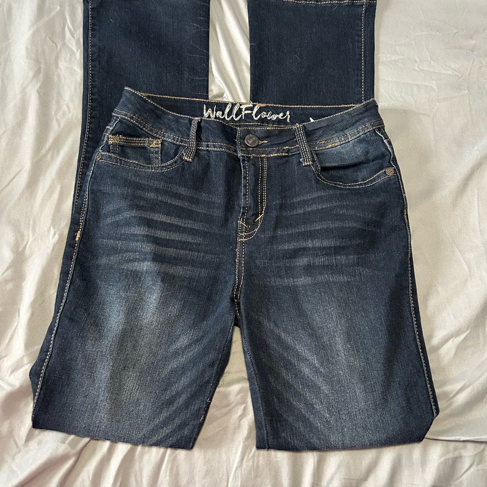 Wallflower women’s dark wash jeans